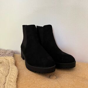 Black boots- Pretty Little Thing